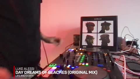 Snapshot of alien8720 chatting on November 8, 11:21 am busco rockera online show from November 8, 11:21 am