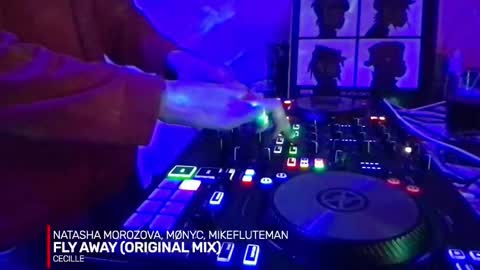 Snapshot of alien8720 chatting on November 18, 7:07 pm busco rockera online show from November 18, 7:07 pm