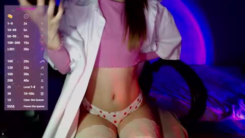 Snapshot of alien_art_lover chatting on February 4, 4:29 pm Mia online show from February 4, 4:29 pm