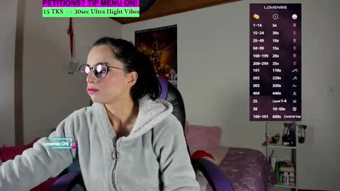 Snapshot of alien_universe chatting on January 18, 9:40 pm Aiko Independent Model online show from January 18, 9:40 pm