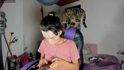 Snapshot of alien_universe chatting on February 11, 1:54 am Aiko Independent Model online show from February 11, 1:54 am