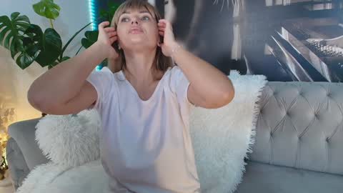 Aliessia online show from January 12, 1:38 pm