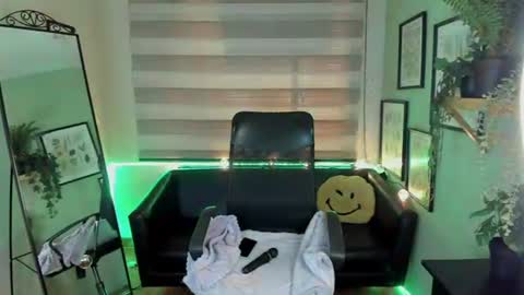 Snapshot of aliiz_01 chatting on June 28, 7:53 pm Camii online show from June 28, 7:53 pm