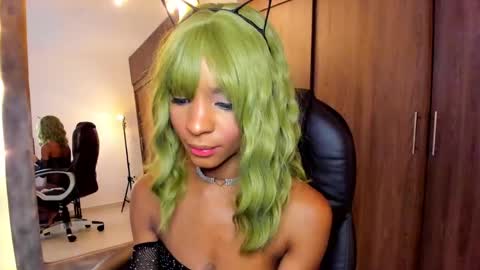 Snapshot of alika_houston chatting on February 1, 7:13 pm IG Alik nasso online show from February 1, 7:13 pm
