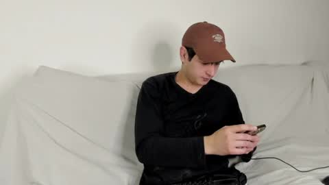Snapshot of alikuskya chatting on May 5, 1:35 am Dan online show from May 5, 1:35 am