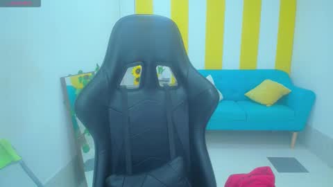 Snapshot of alina09_ chatting on November 16, 5:18 pm alina09_ online show from November 16, 5:18 pm