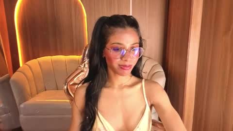 alina_b_ online show from April 14, 8:15 pm