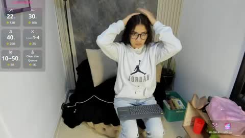 alina online show from April 17, 11:24 am