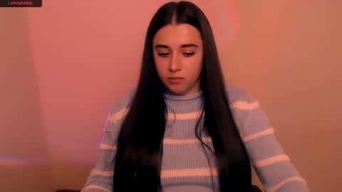 Snapshot of alinaasti_ chatting on December 19, 8:43 am Alina online show from December 19, 8:43 am