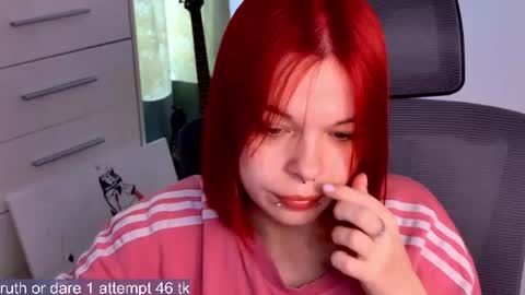 Snapshot of alinabae chatting on June 30, 8:15 am Alina and Ben online show from June 30, 8:15 am