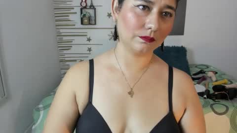 Snapshot of alinabozz1 chatting on September 21, 2:02 am alinabozz1 online show from September 21, 2:02 am