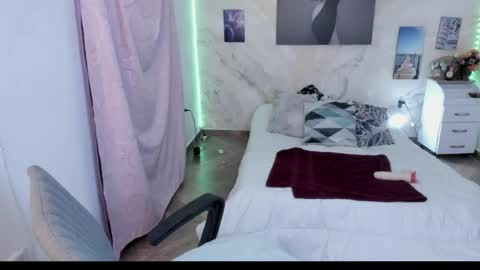 alinabozz1 online show from April 13, 4:18 am