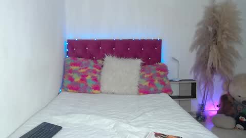 lili online show from October 12, 12:53 am