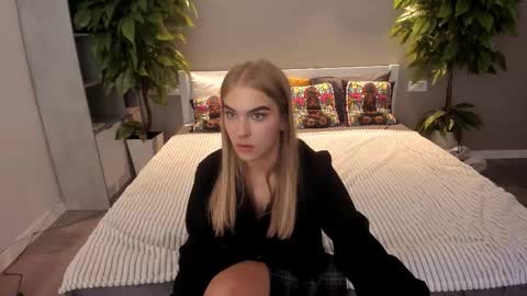 Snapshot of alinalemon chatting on November 9, 7:45 pm Alina online show from November 9, 7:45 pm