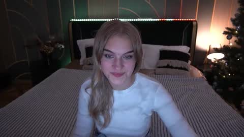 Snapshot of alinalemon chatting on December 16, 9:09 pm Alina online show from December 16, 9:09 pm