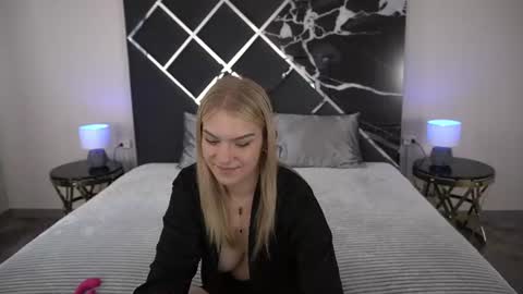 Snapshot of alinalemon chatting on June 23, 5:38 am Alina online show from June 23, 5:38 am