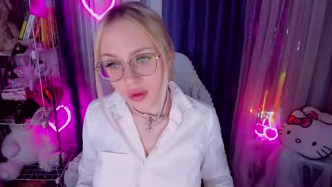 alinaocean online show from April 30, 6:36 pm