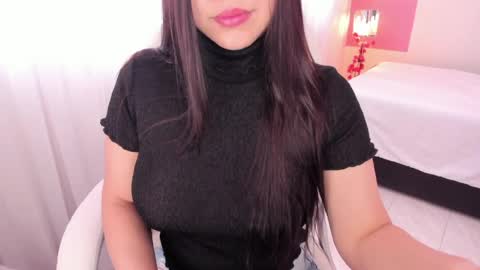 Snapshot of alinaowens chatting on June 8, 2:50 pm alinaowens online show from June 8, 2:50 pm