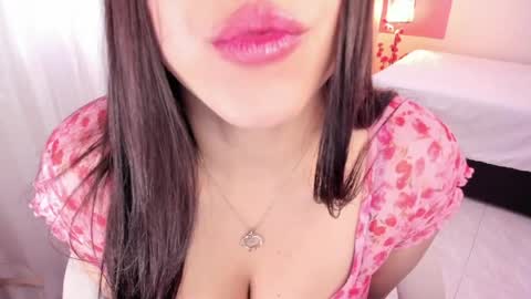 Snapshot of alinaowens chatting on June 18, 2:32 pm alinaowens online show from June 18, 2:32 pm