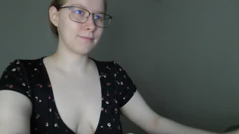 Snapshot of alinasei chatting on July 3, 10:32 am alinasei online show from July 3, 10:32 am