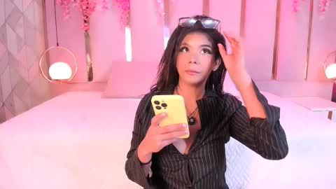 Snapshot of alinasweett chatting on February 2, 12:37 pm online show from February 2, 12:37 pm