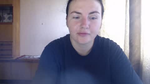 Snapshot of alinaxjames chatting on June 22, 8:22 am AlinaxJames online show from June 22, 8:22 am