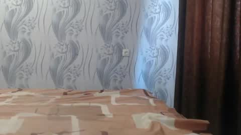 Snapshot of alinaxjames chatting on July 3, 8:32 am AlinaxJames online show from July 3, 8:32 am
