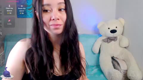 Snapshot of alinaxrose chatting on December 3, 3:30 am AlinaXRose online show from December 3, 3:30 am