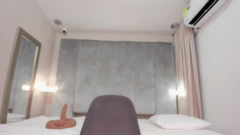 Snapshot of alinnasmith chatting on March 1, 10:42 pm Alinna online show from March 1, 10:42 pm