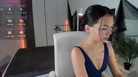 Snapshot of alisasian chatting on November 25, 7:30 am Alice online show from November 25, 7:30 am