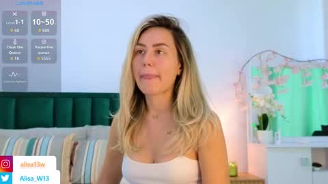 Snapshot of alisawilson_ chatting on September 18, 9:55 am Alisa online show from September 18, 9:55 am