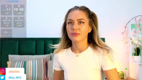 Snapshot of alisawilson_ chatting on September 21, 9:44 am Alisa online show from September 21, 9:44 am
