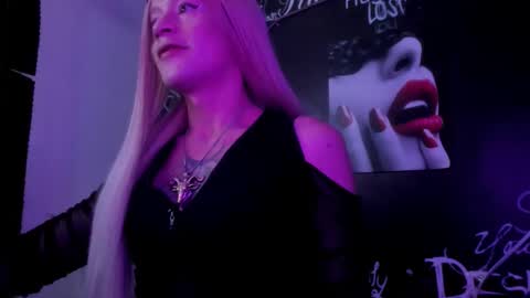 Snapshot of alishaa_nixx chatting on November 7, 6:19 pm alishaa_nixx online show from November 7, 6:19 pm