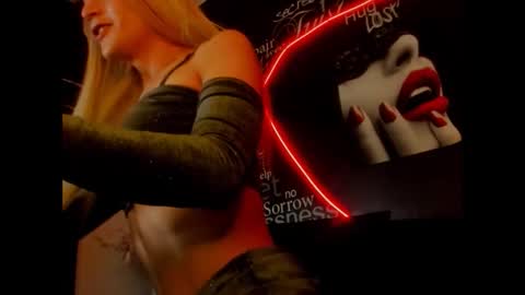 Snapshot of alishaa_nixx chatting on November 8, 5:56 pm alishaa_nixx online show from November 8, 5:56 pm