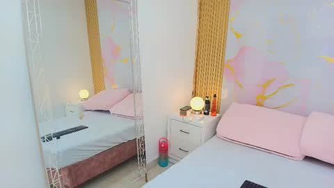 Snapshot of alishadixon chatting on October 12, 12:37 pm Alisha online show from October 12, 12:37 pm