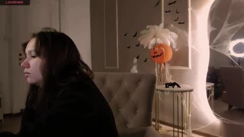 Alisia online show from October 22, 9:20 am