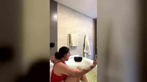 Snapshot of alison_and_lucy_ chatting on March 15, 6:25 pm alison_and_lucy_ online show from March 15, 6:25 pm