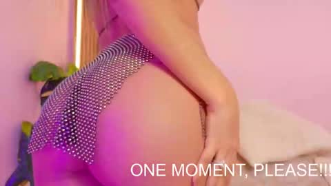 Snapshot of alison_collins_ chatting on February 7, 7:17 pm Alison online show from February 7, 7:17 pm