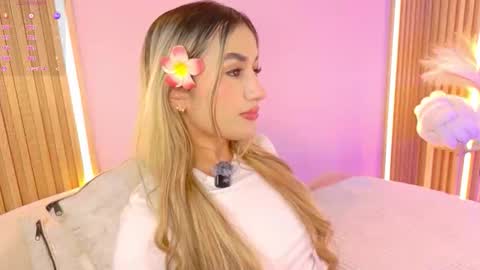 Snapshot of alison_collins_ chatting on February 20, 7:03 pm Alison online show from February 20, 7:03 pm