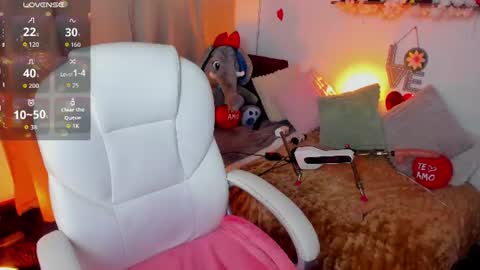 Snapshot of alison_fire12 chatting on June 18, 5:19 am online show from June 18, 5:19 am