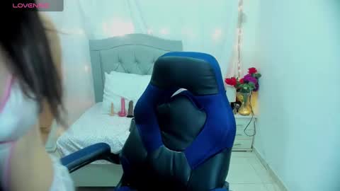Alison online show from December 6, 9:02 pm