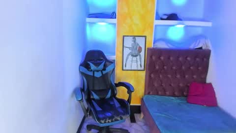 ALISON MOON online show from November 21, 12:48 pm