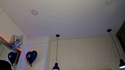 Snapshot of alison_smith372242 chatting on February 12, 11:20 pm alison smith online show from February 12, 11:20 pm