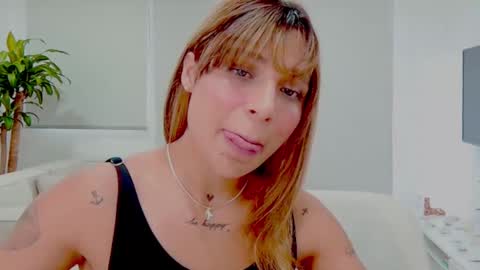 Snapshot of alisondiaz_ chatting on January 24, 10:30 pm Alison diaz online show from January 24, 10:30 pm