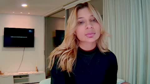 Snapshot of alisondiaz_ chatting on October 19, 11:27 pm Alison diaz online show from October 19, 11:27 pm