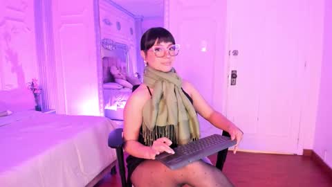 Alison Fishert online show from December 17, 12:11 pm