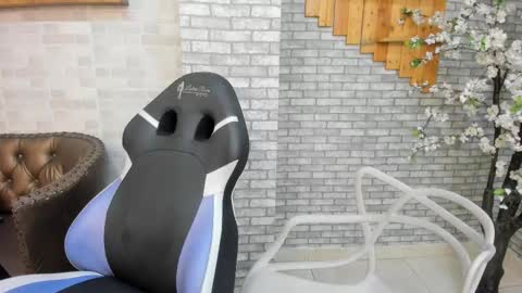 alisonn_doll online show from December 19, 12:12 pm