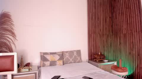 Alison Moon  online show from December 30, 10:43 am