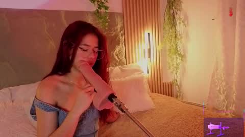 Snapshot of alissa_cute1 chatting on October 13, 2:33 am Mia online show from October 13, 2:33 am