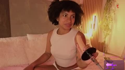 Snapshot of alissa_cute1 chatting on November 17, 9:42 pm Mia online show from November 17, 9:42 pm